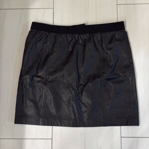 LOFT Size 8 Black 100% Leather Skirt.- looks new